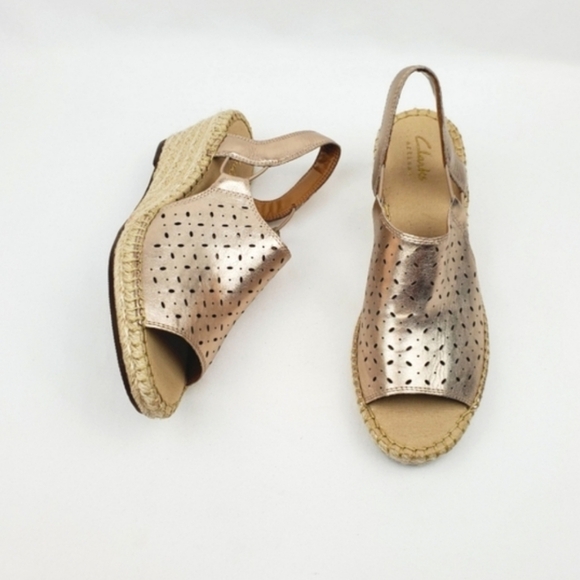 Clarks artisan leather metallic gold wedge sandals size 7M - Picture 1 of 9